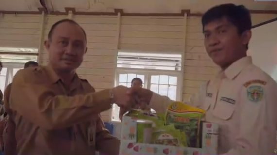 Penyerahan Bantuan Bahan.Bibit Tanaman dan Sarana Produksi (Saprodi)